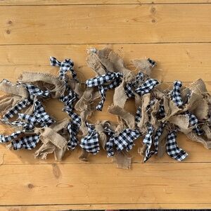 Hobby Lobby Black and Tan Holiday Garland